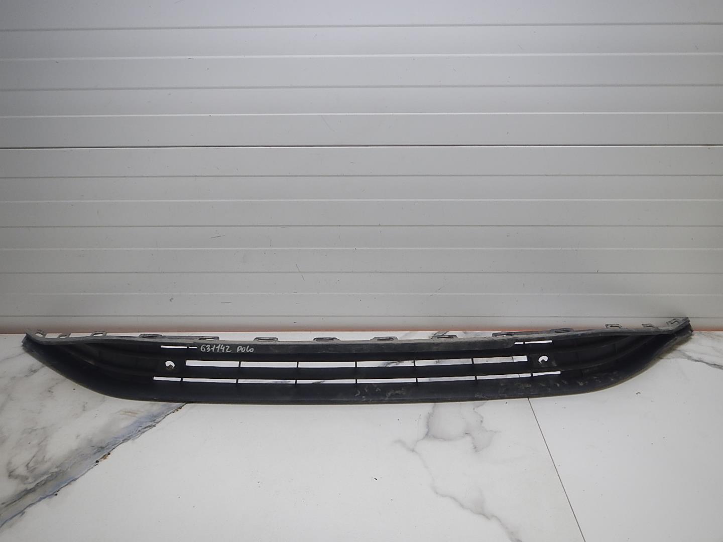 Решетка в бампер центральная