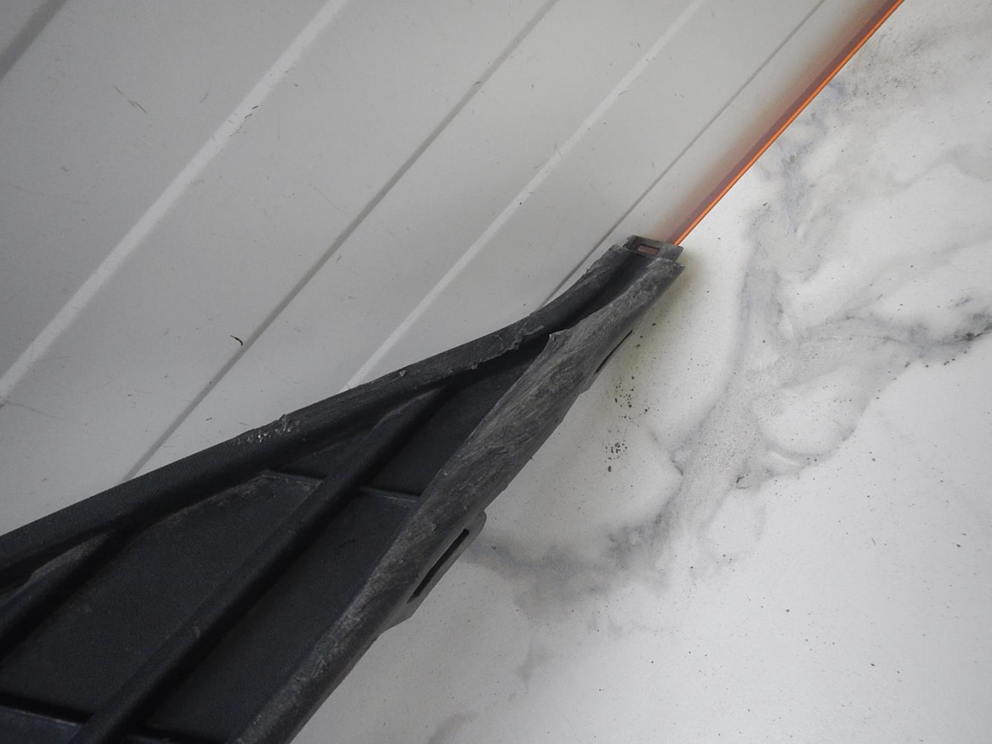 Решетка в бампер центральная