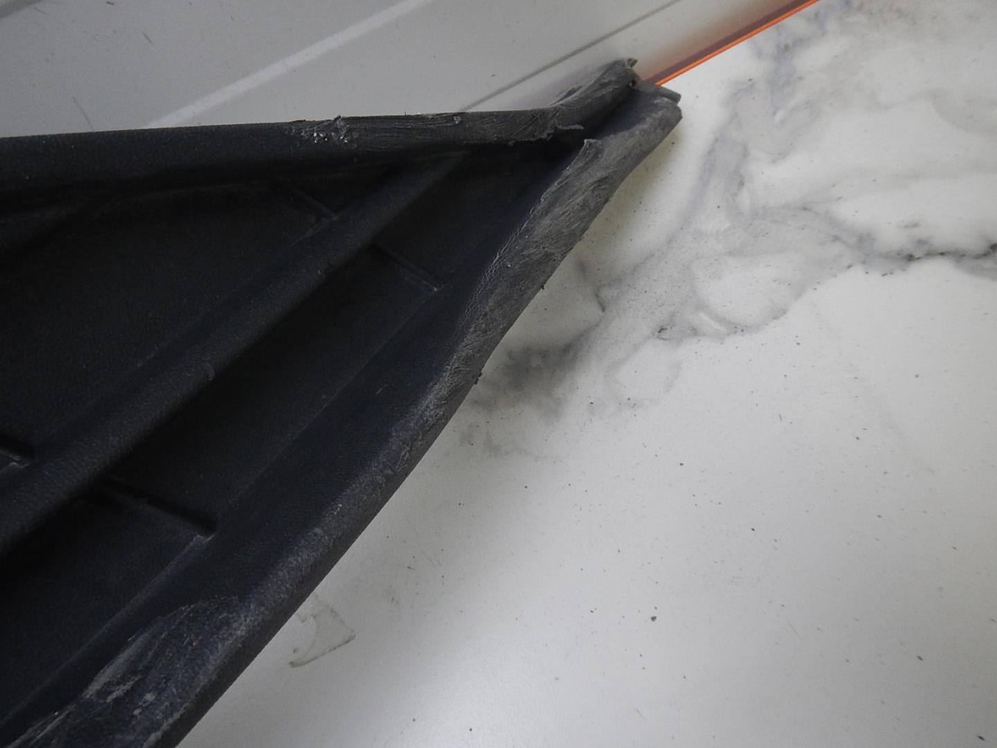 Решетка в бампер центральная