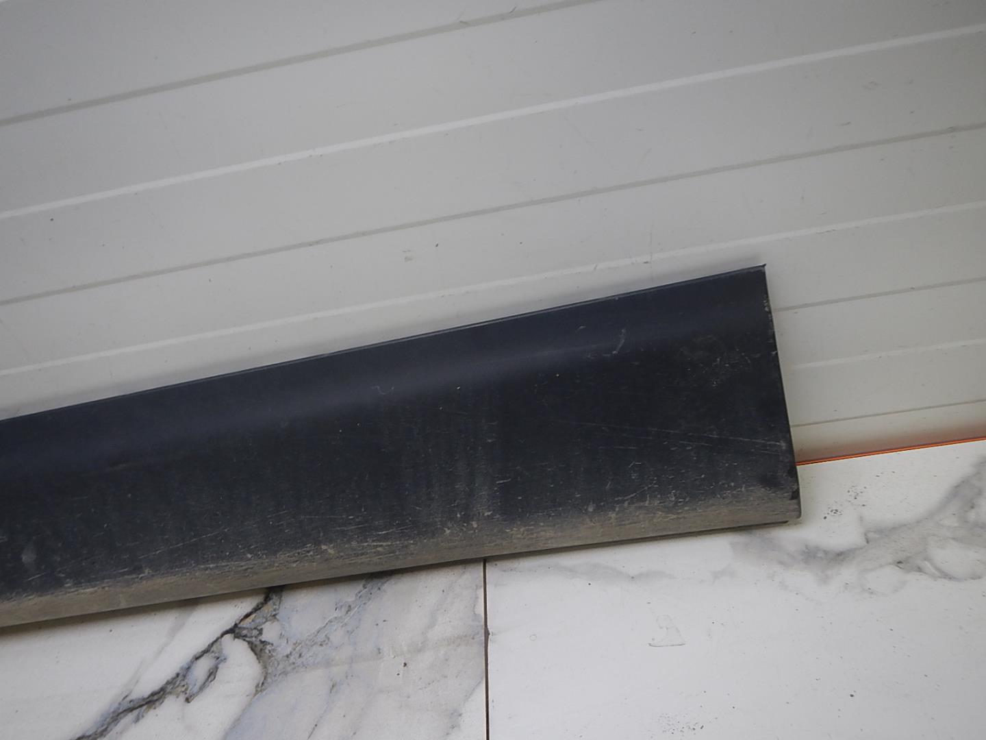 Молдинг передней левой двери