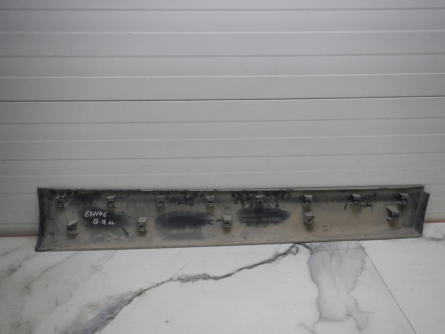 Молдинг передней левой двери