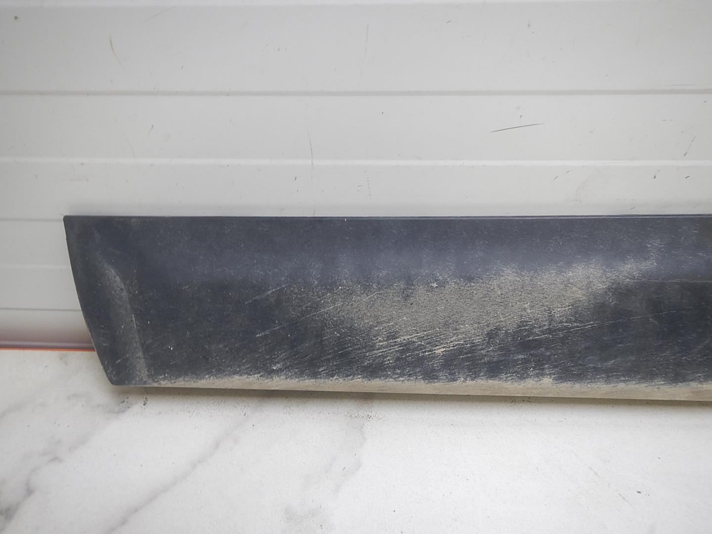 Молдинг передней левой двери