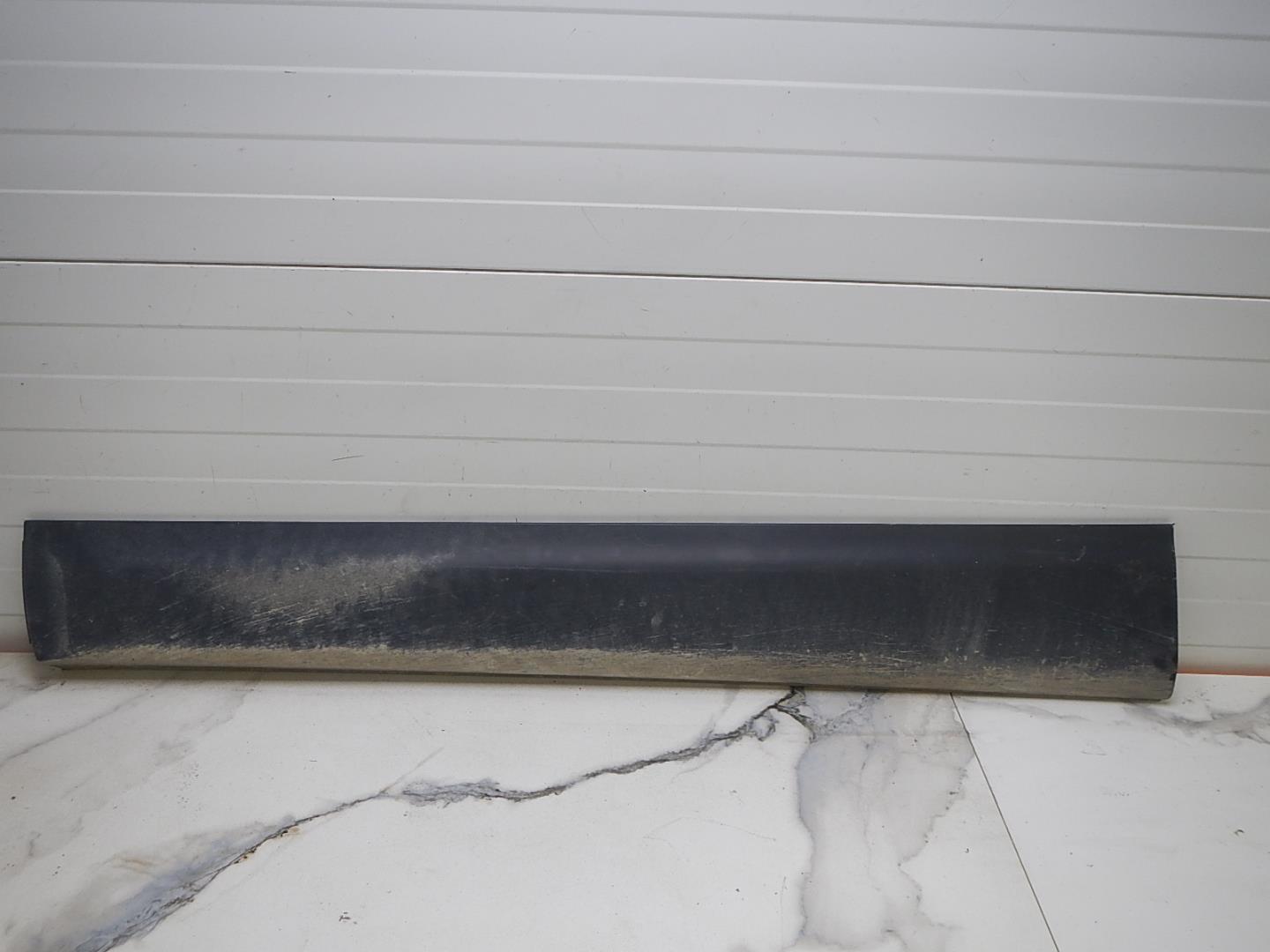 Молдинг передней левой двери