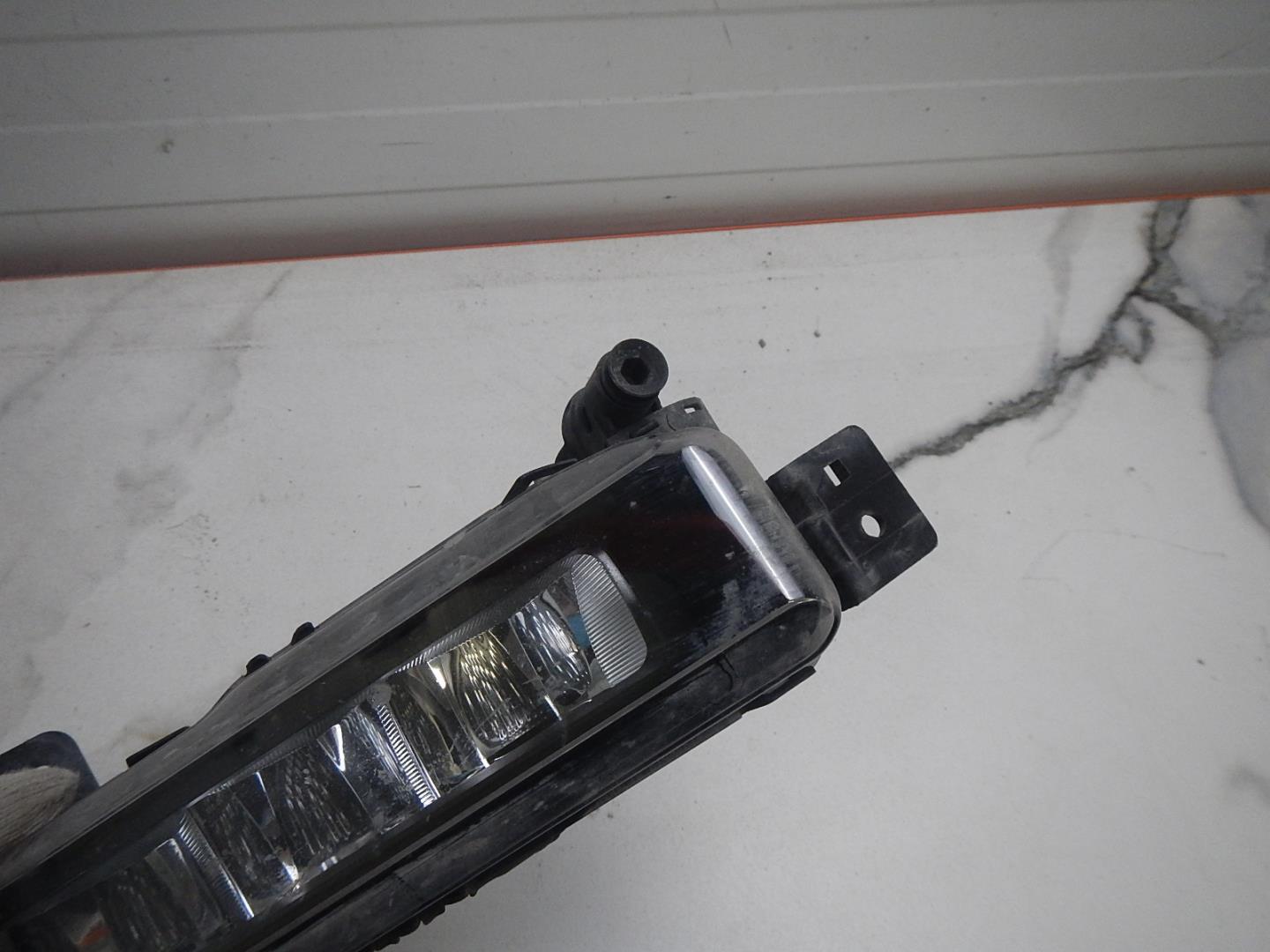 Фара противотуманная левая