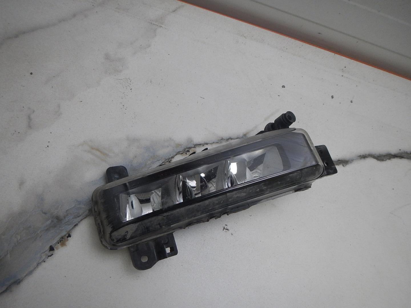 Фара противотуманная левая