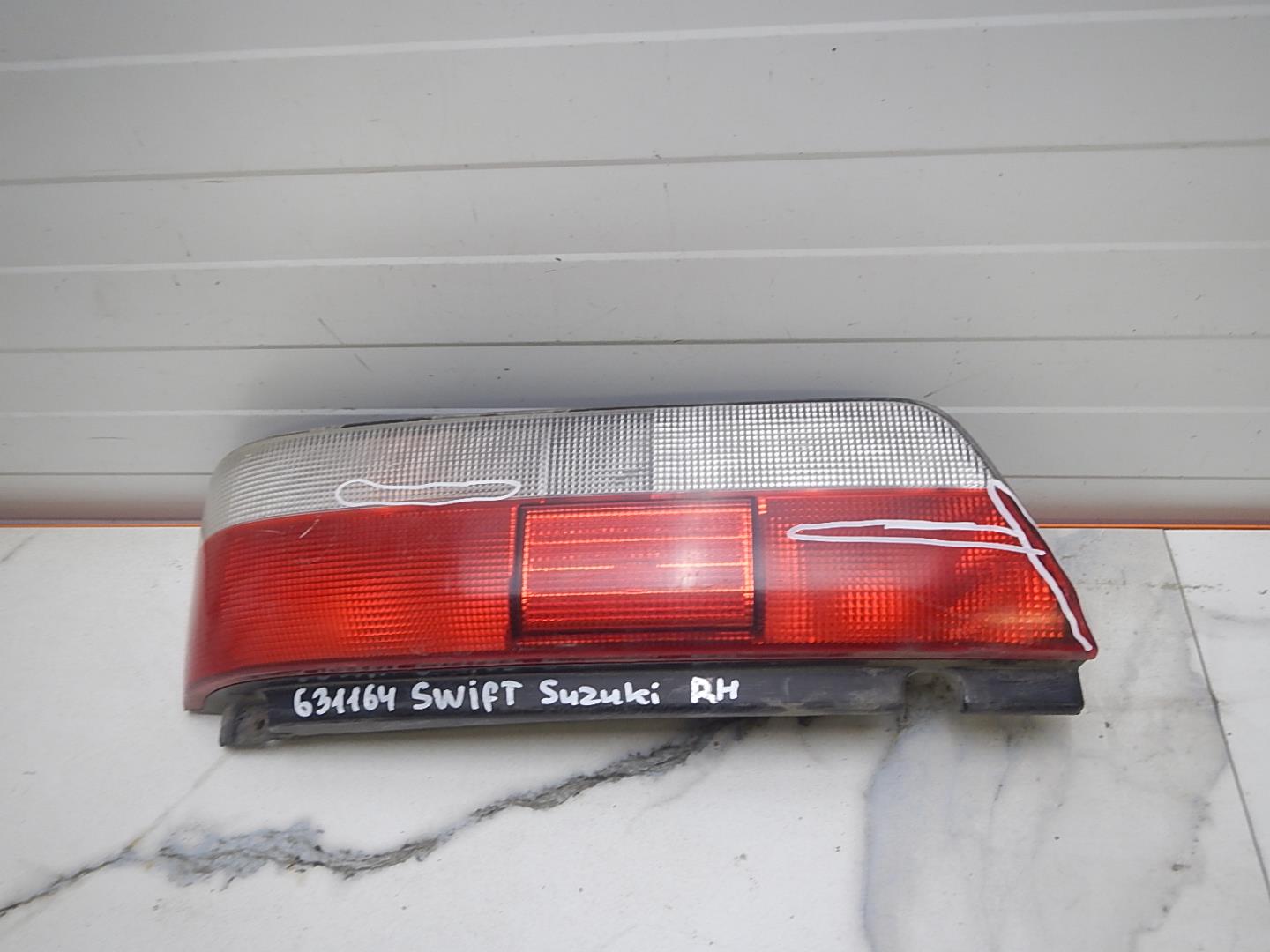 Фонарь задний правый