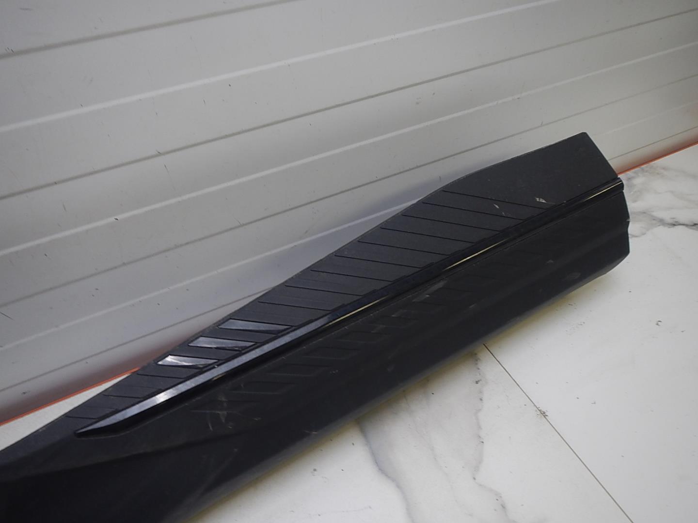 Молдинг задней правой двери