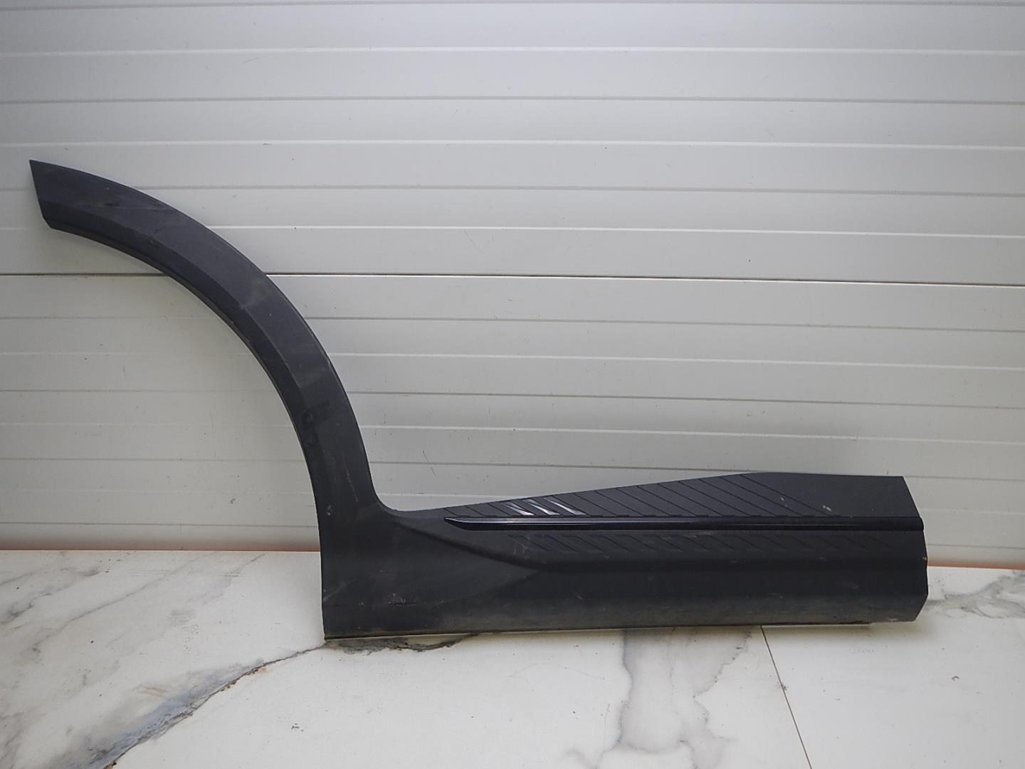 Молдинг задней правой двери