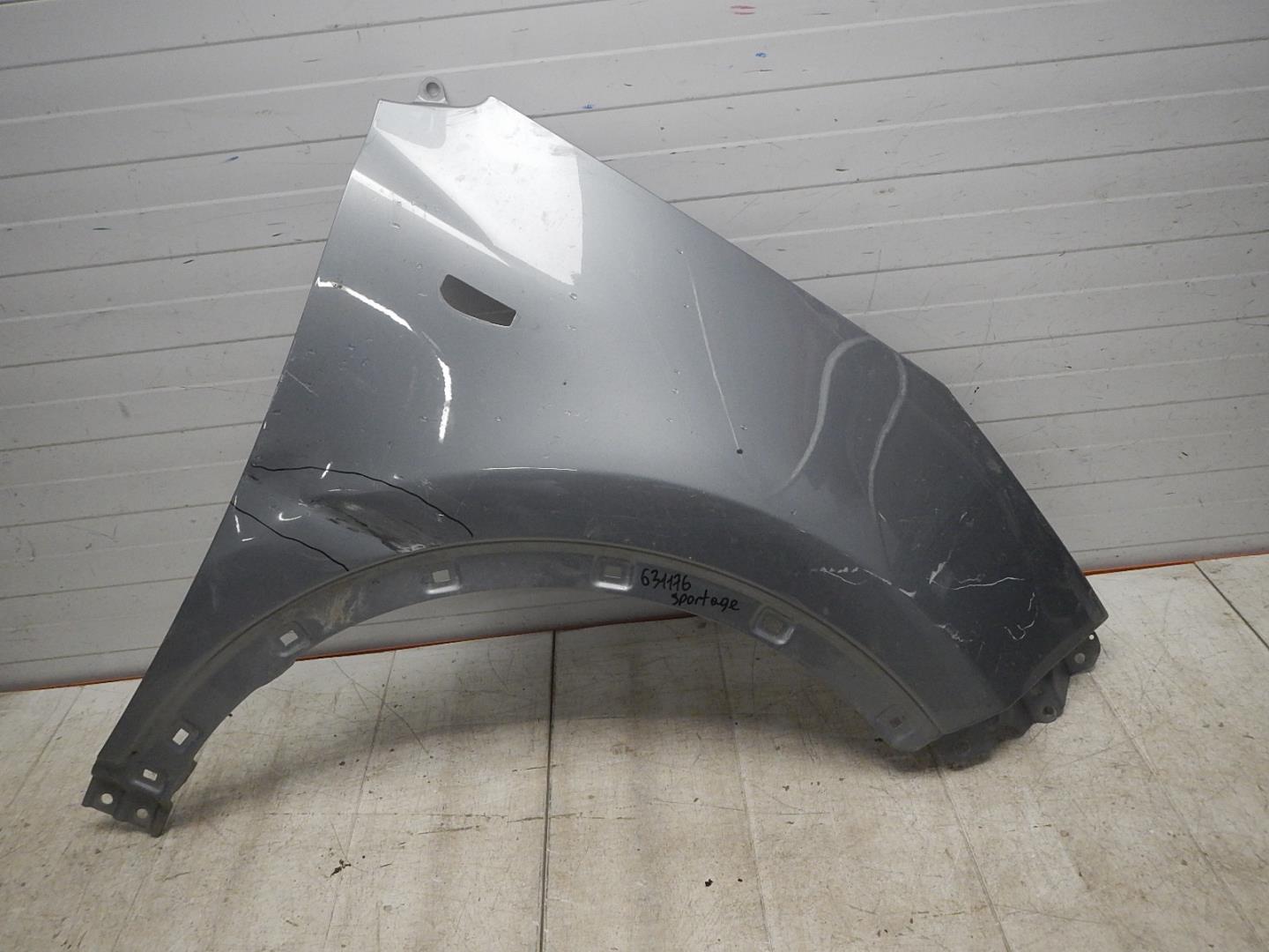 Крыло переднее правое