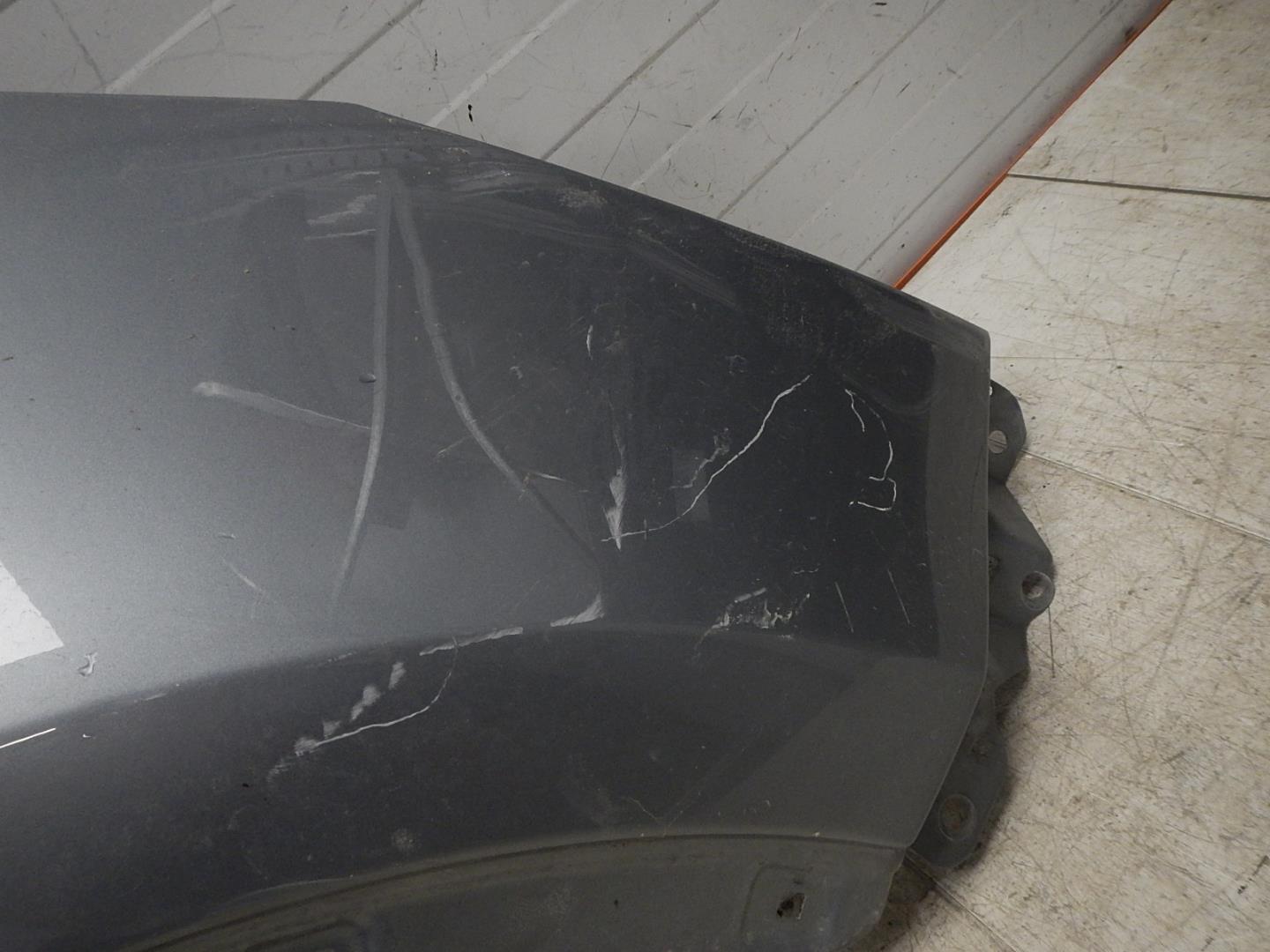 Крыло переднее правое