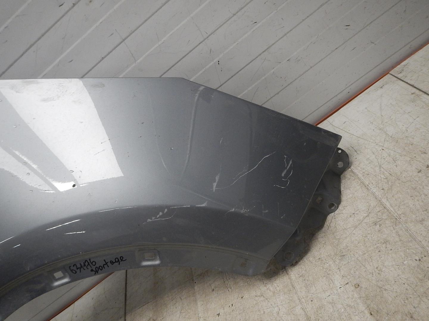 Крыло переднее правое