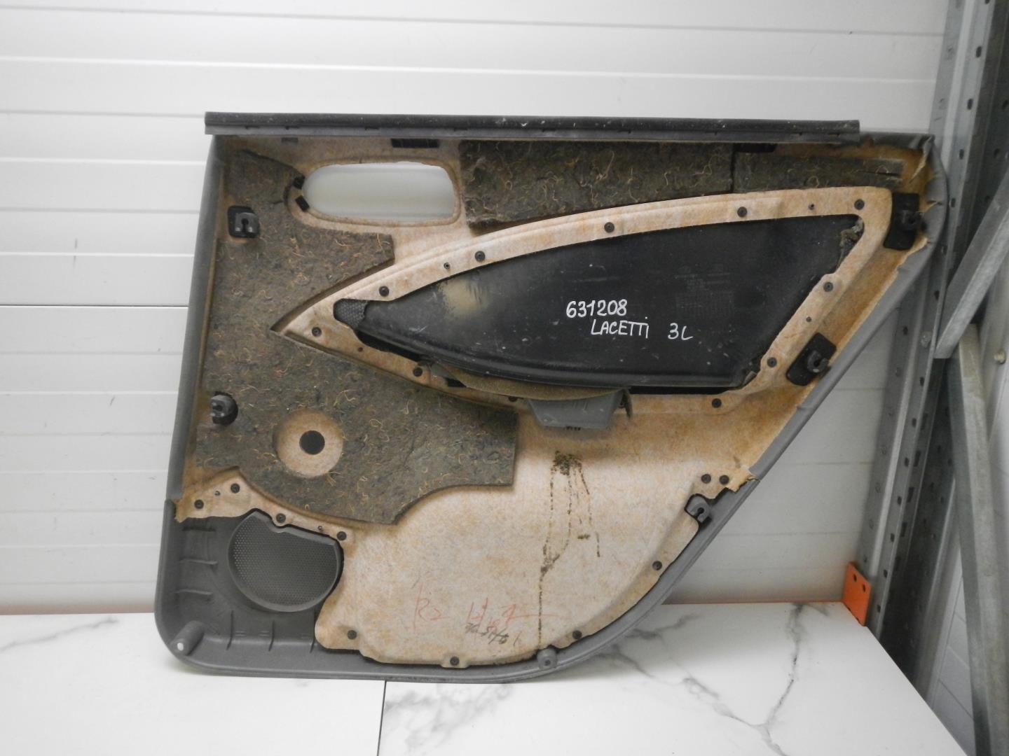 Обшивка двери задней левой