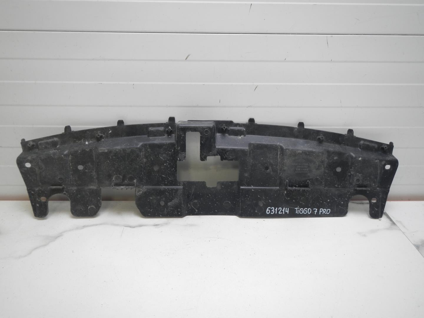 Кожух замка капота