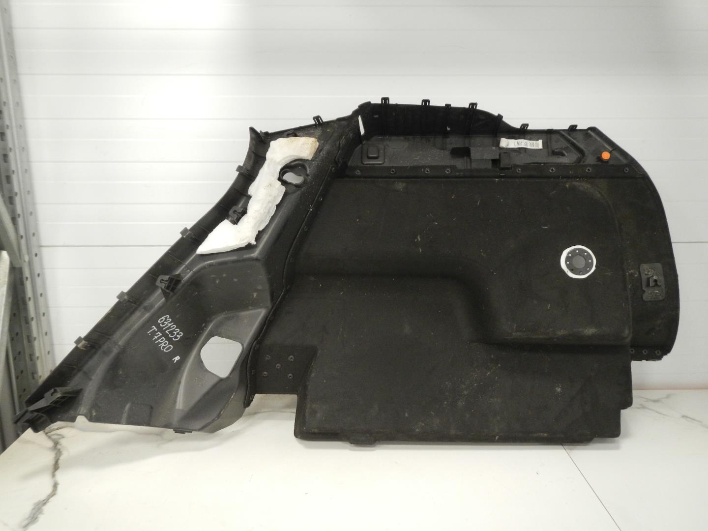 Обшивка багажника