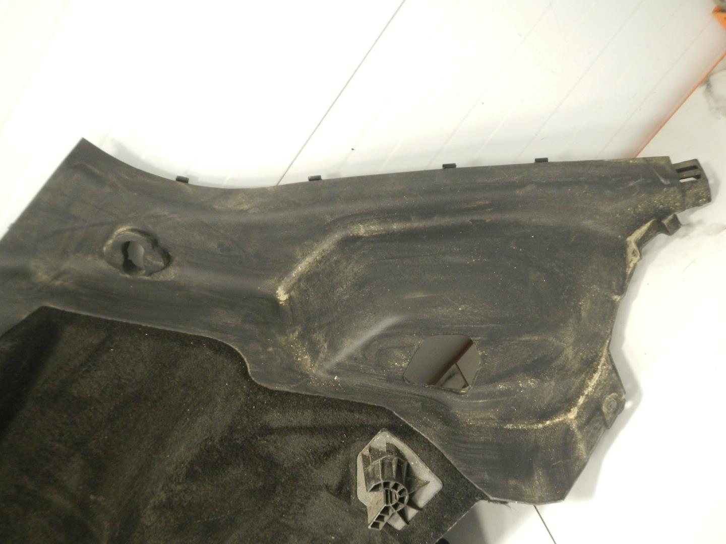 Обшивка багажника