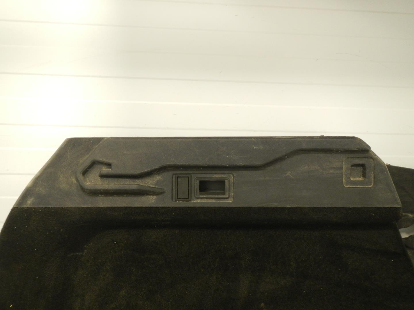 Обшивка багажника