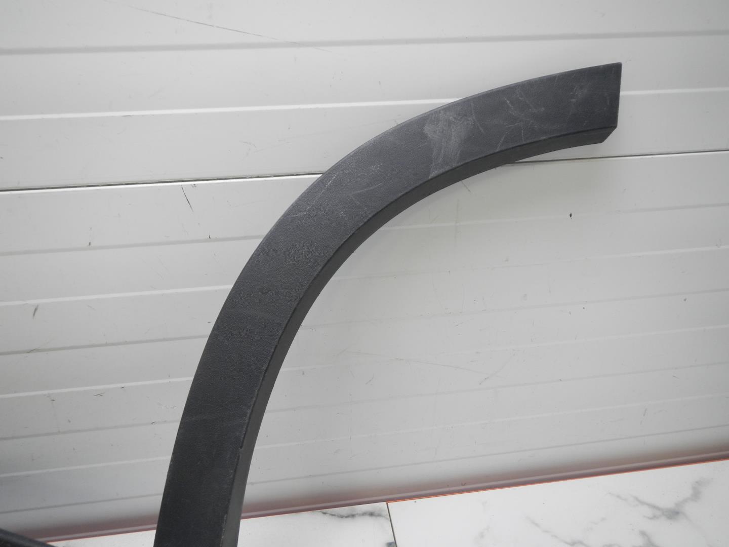 Молдинг задней левой двери