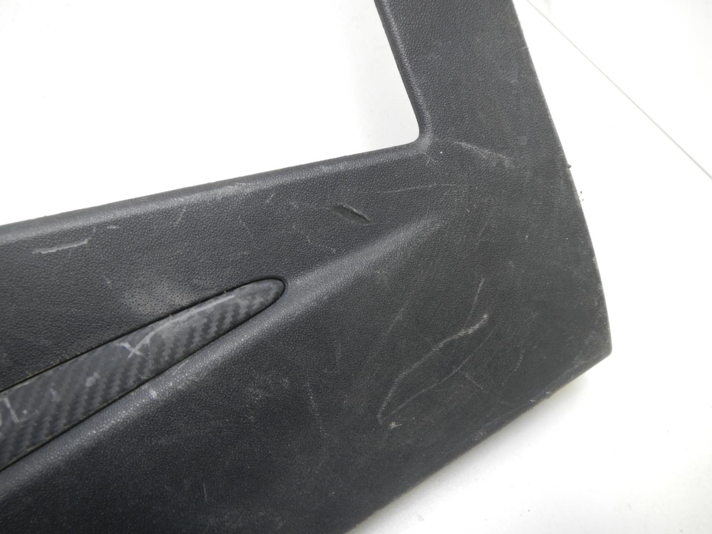 Молдинг задней левой двери