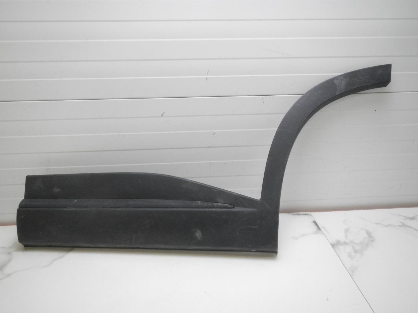 Молдинг задней левой двери