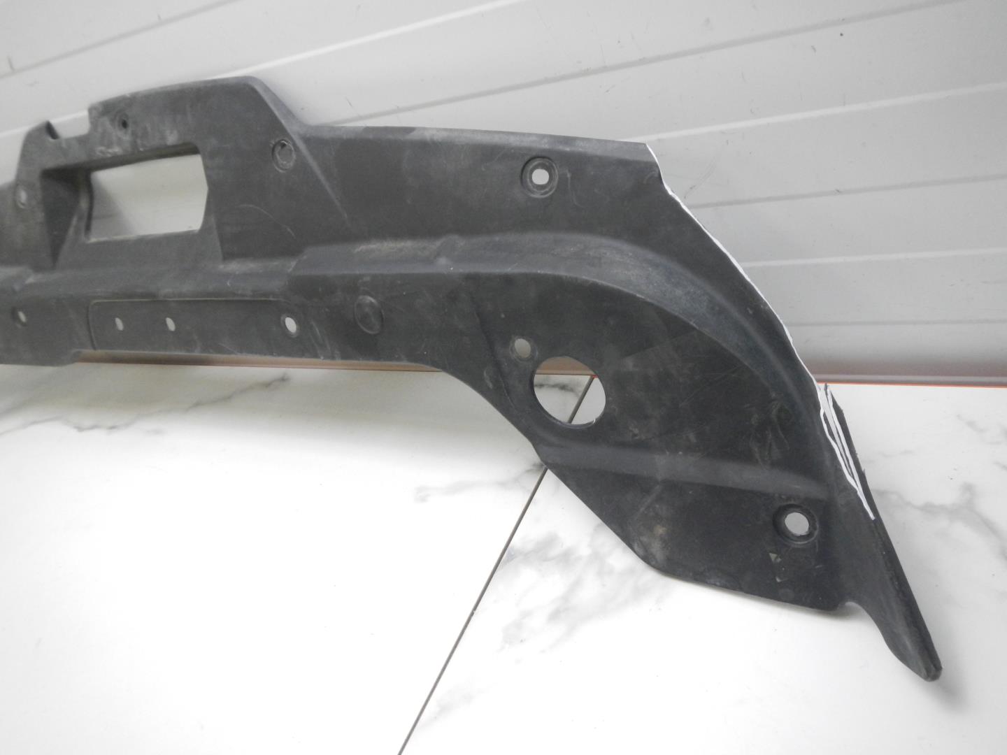 Кожух замка капота