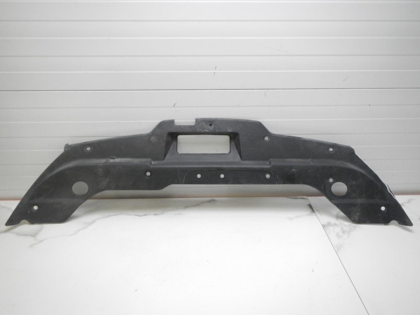 Кожух замка капота