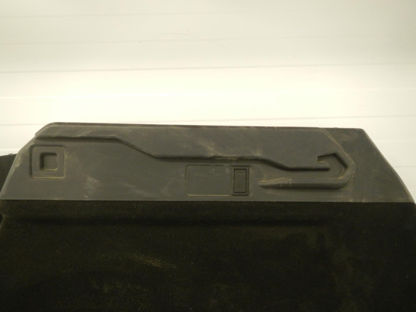 Обшивка багажника