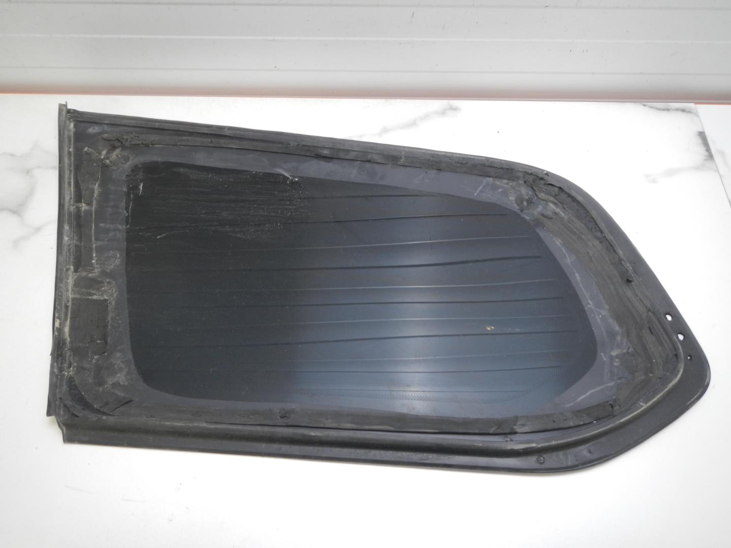 Стекло кузовное глухое правое