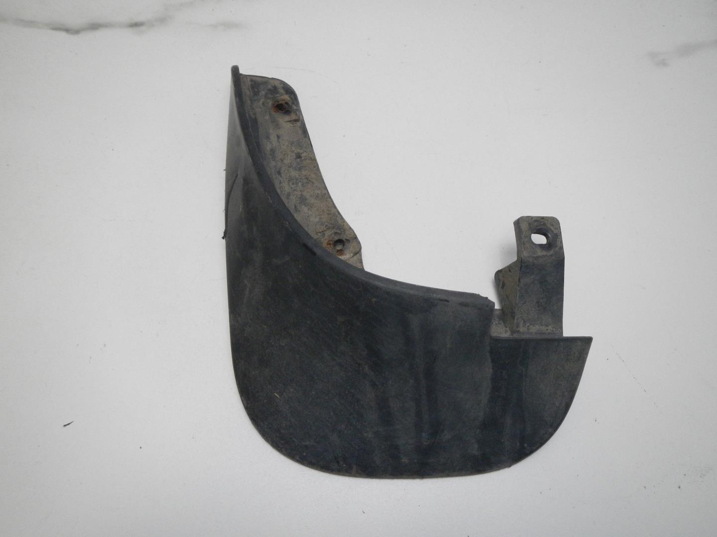 Брызговик передний левый