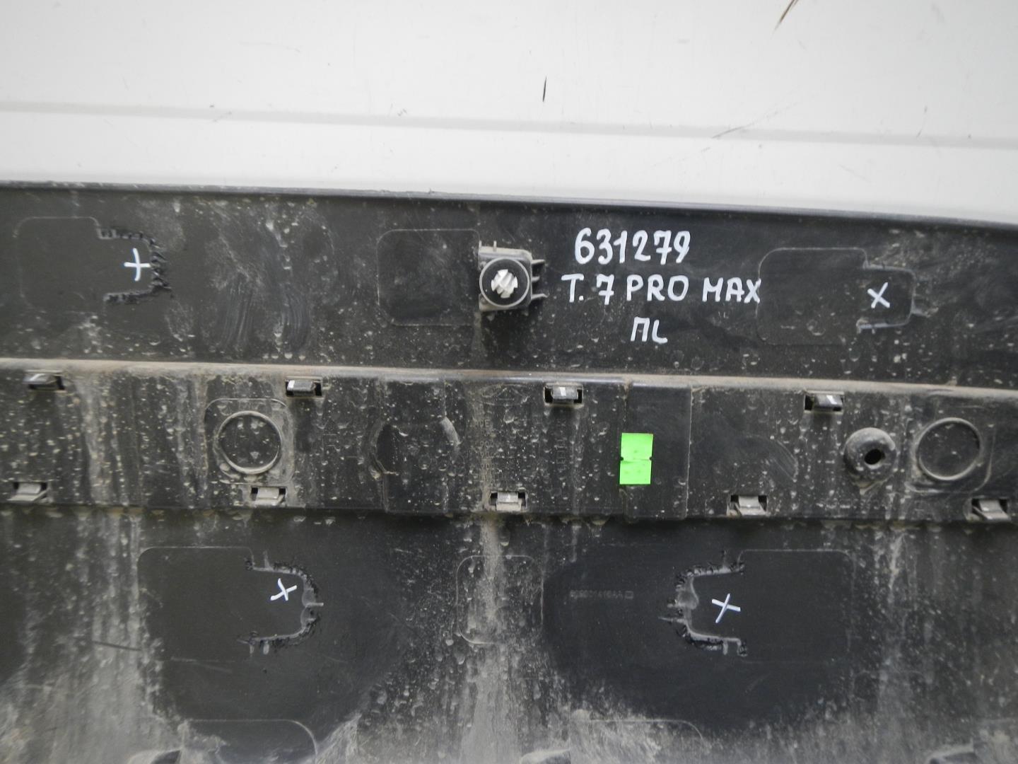 Молдинг передней левой двери