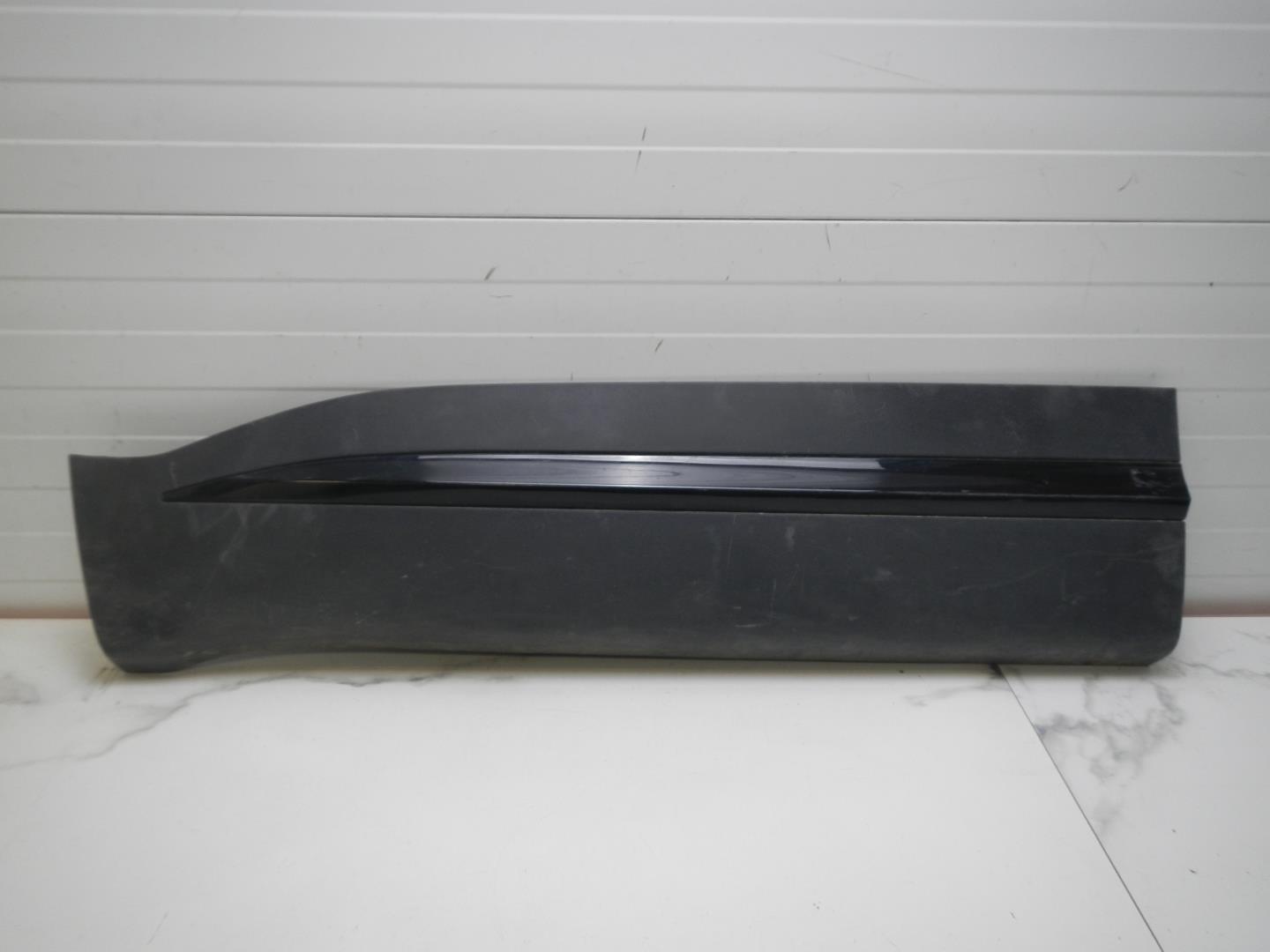 Молдинг передней левой двери