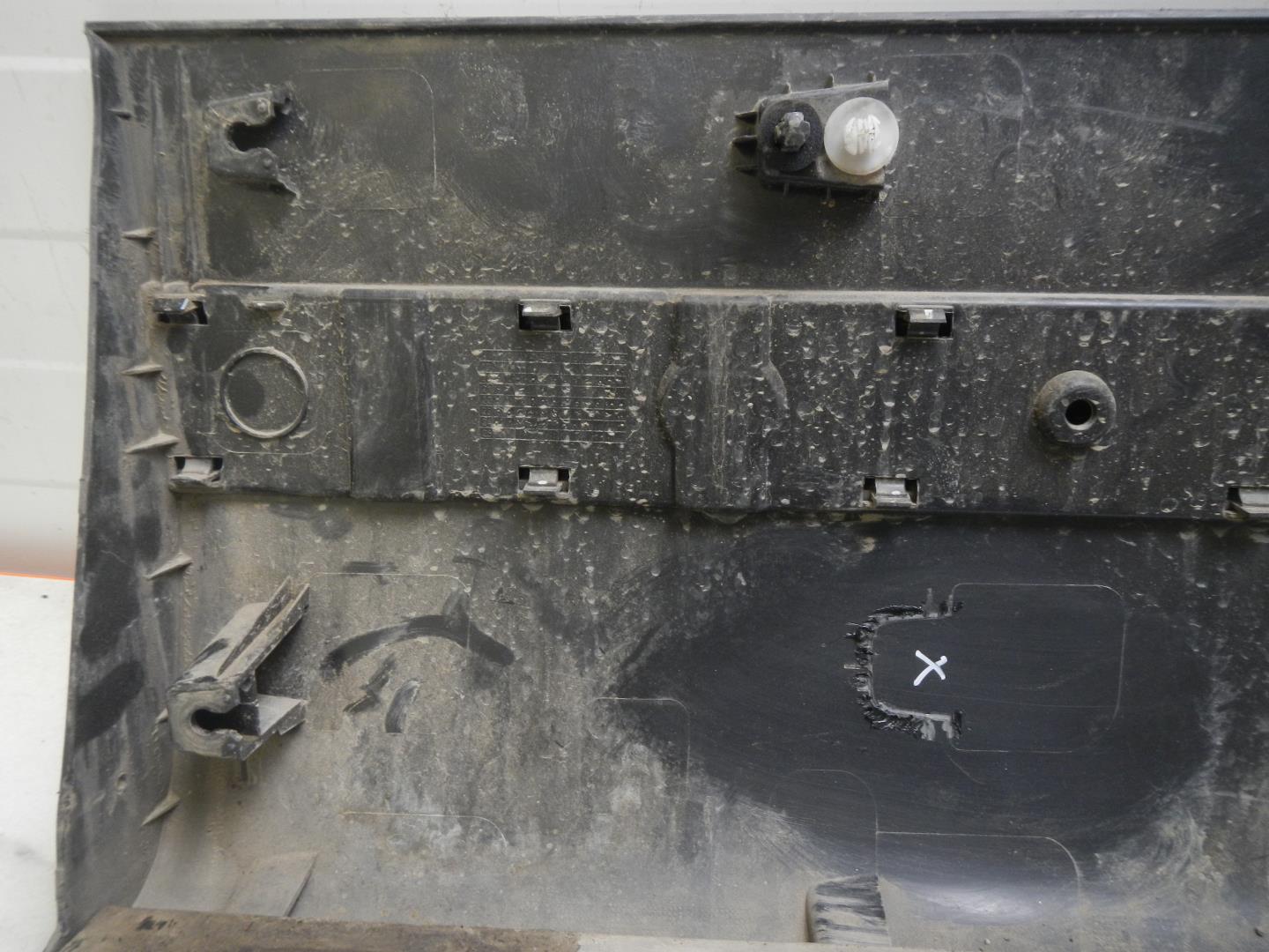 Молдинг передней левой двери