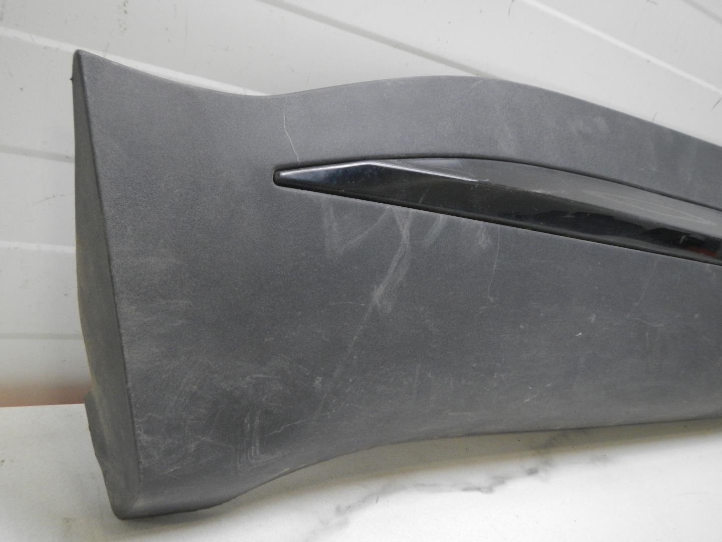 Молдинг передней левой двери