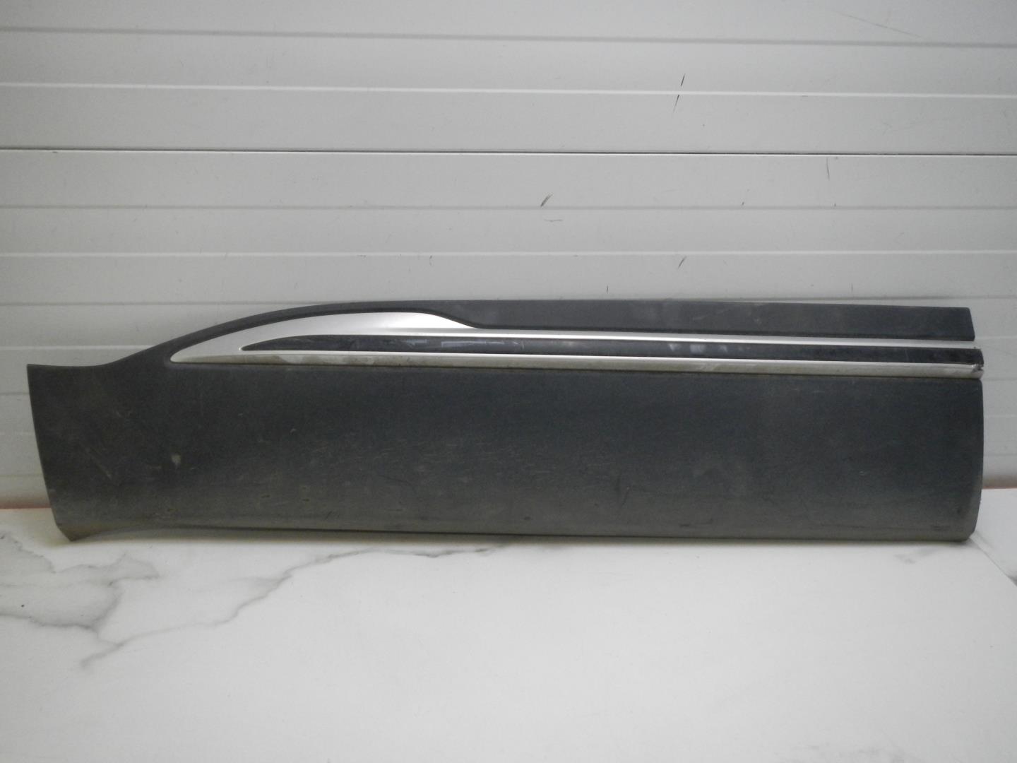 Молдинг передней левой двери