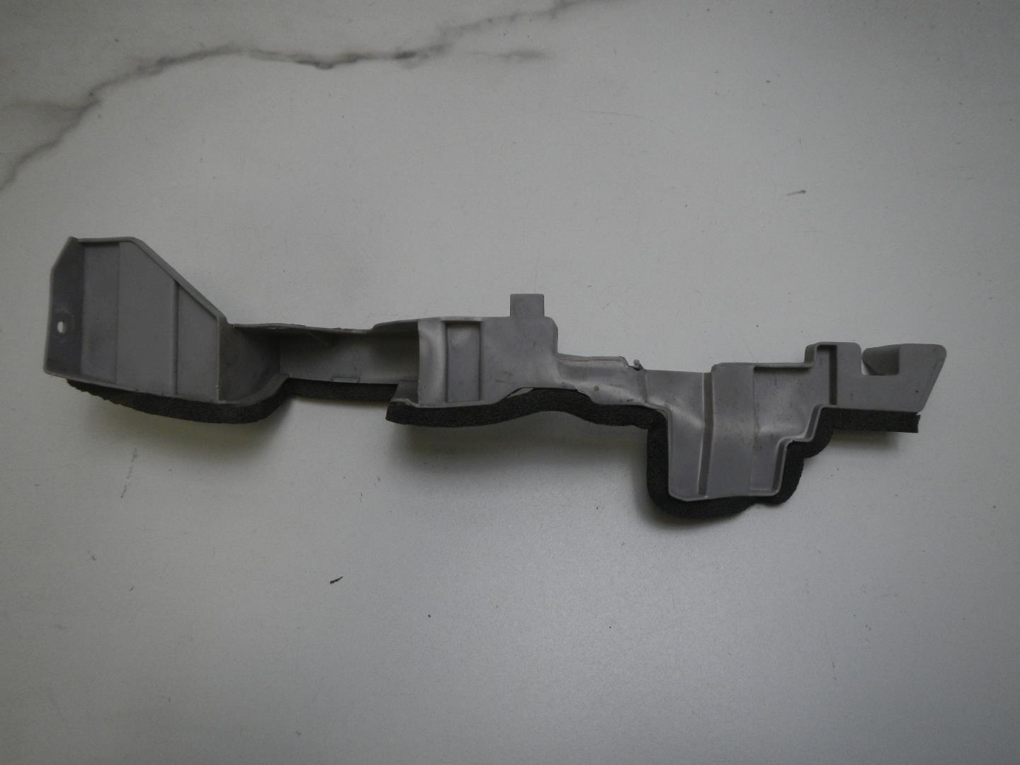 Воздуховод радиатора правый