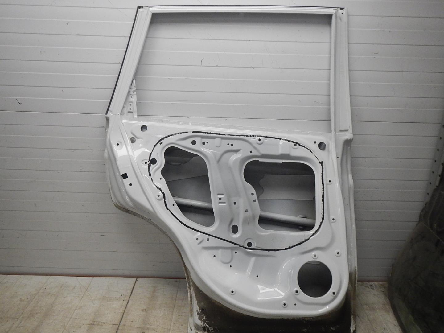 Дверь задняя левая