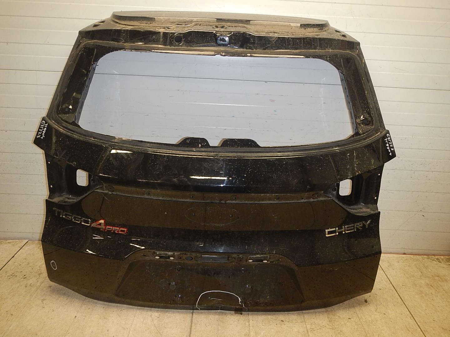 Дверь багажника