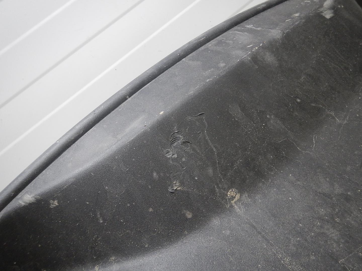 Обшивка двери багажника