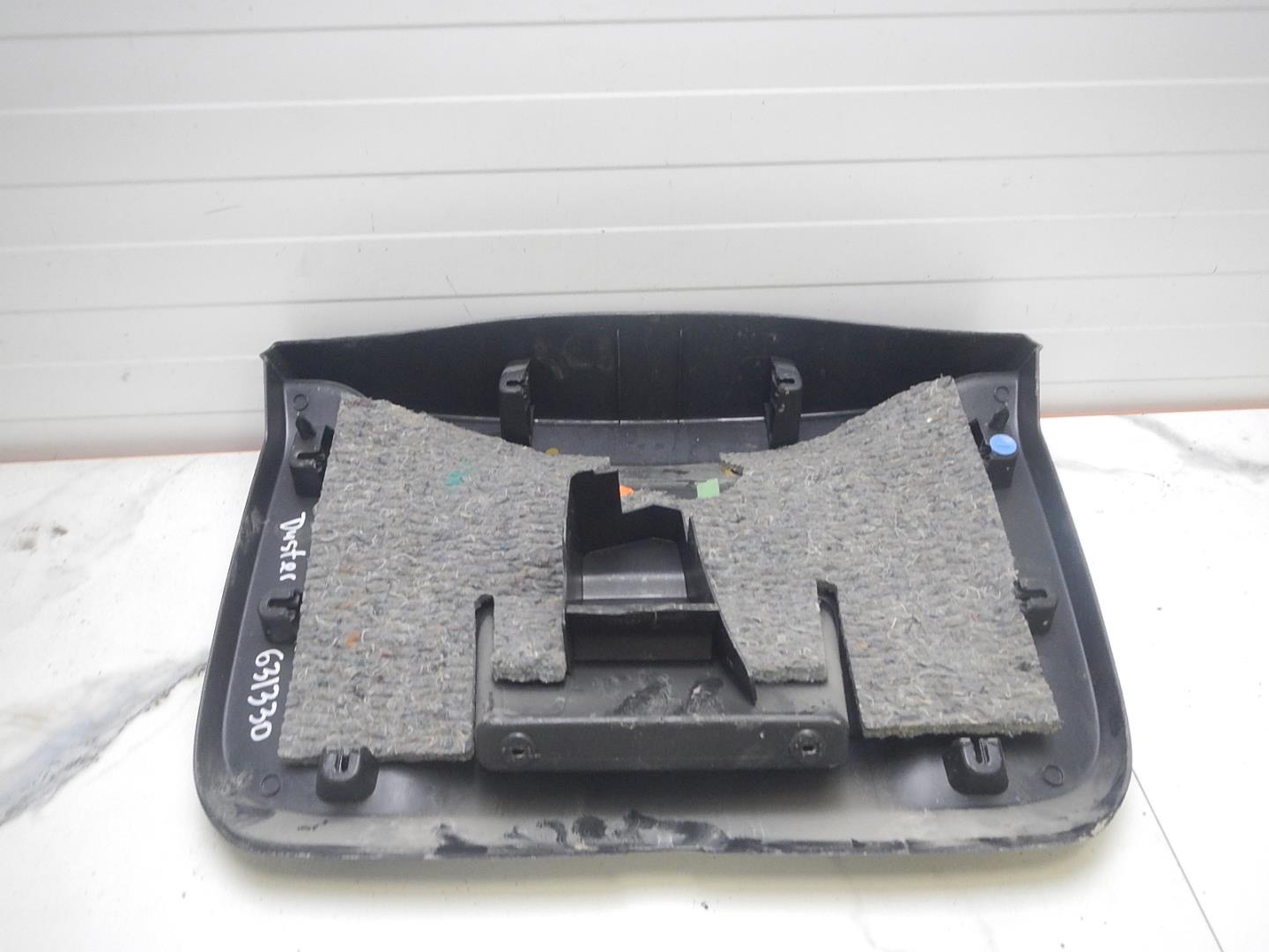 Обшивка двери багажника