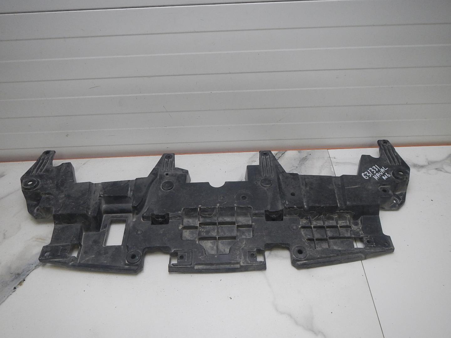 Кронштейн решетки радиатора