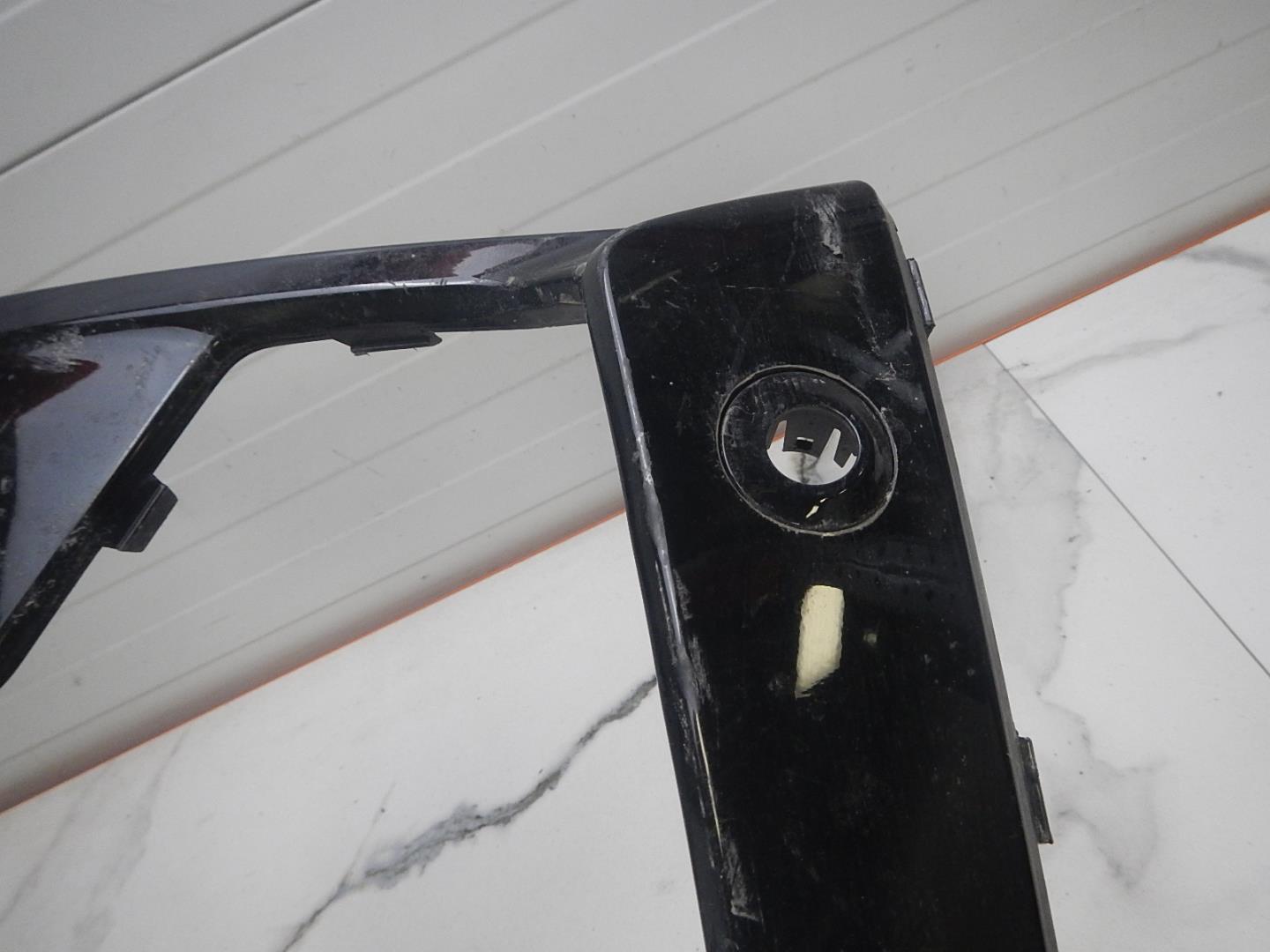 Молдинг переднего бампера левый