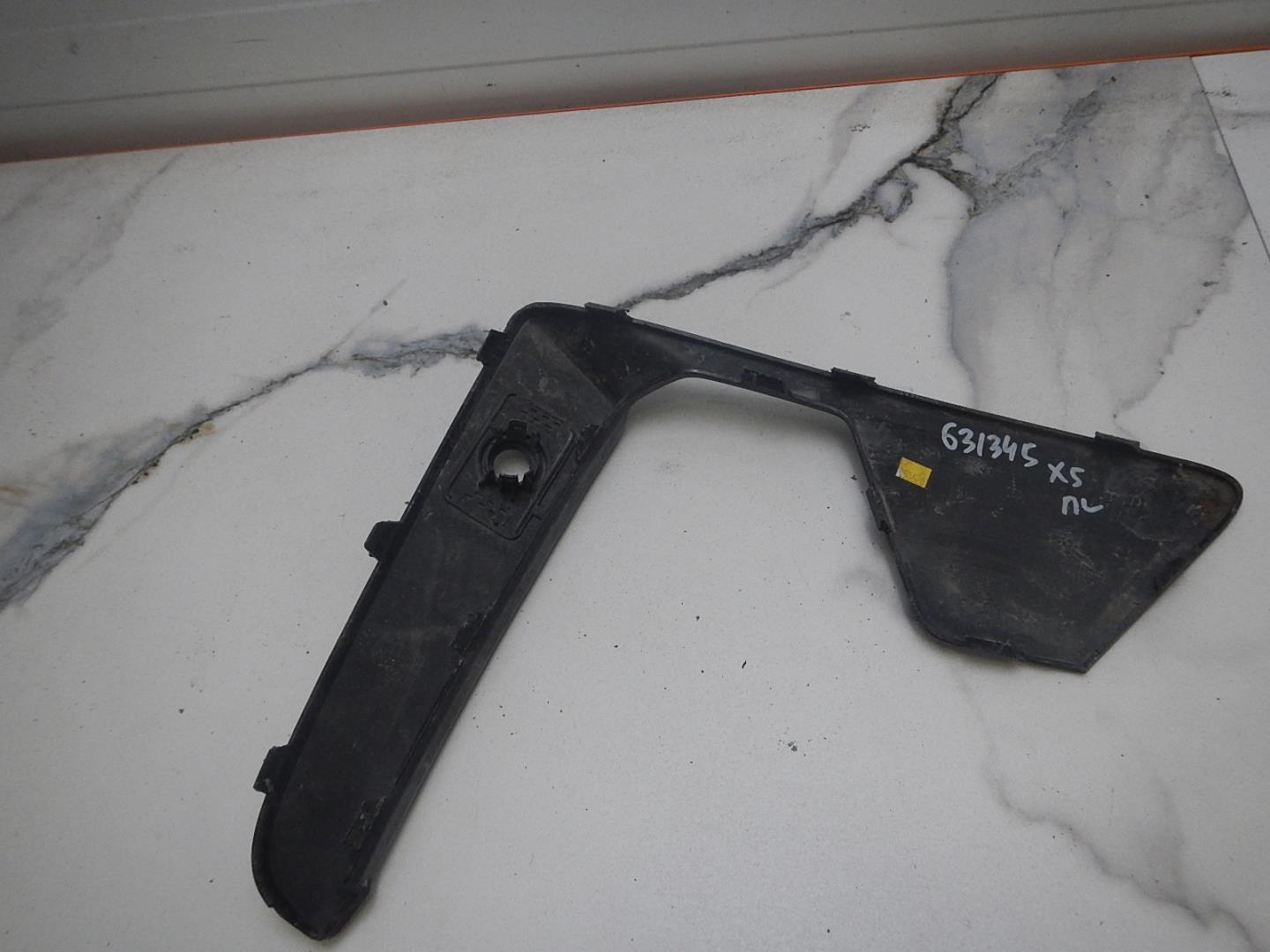 Молдинг переднего бампера левый