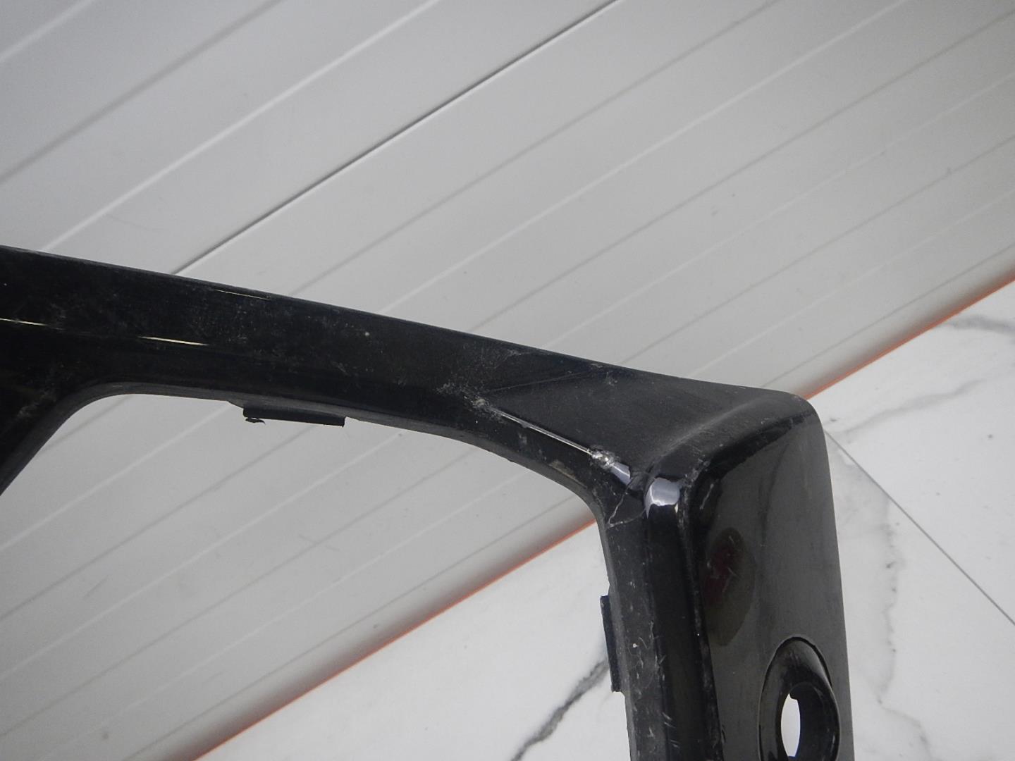 Молдинг переднего бампера левый