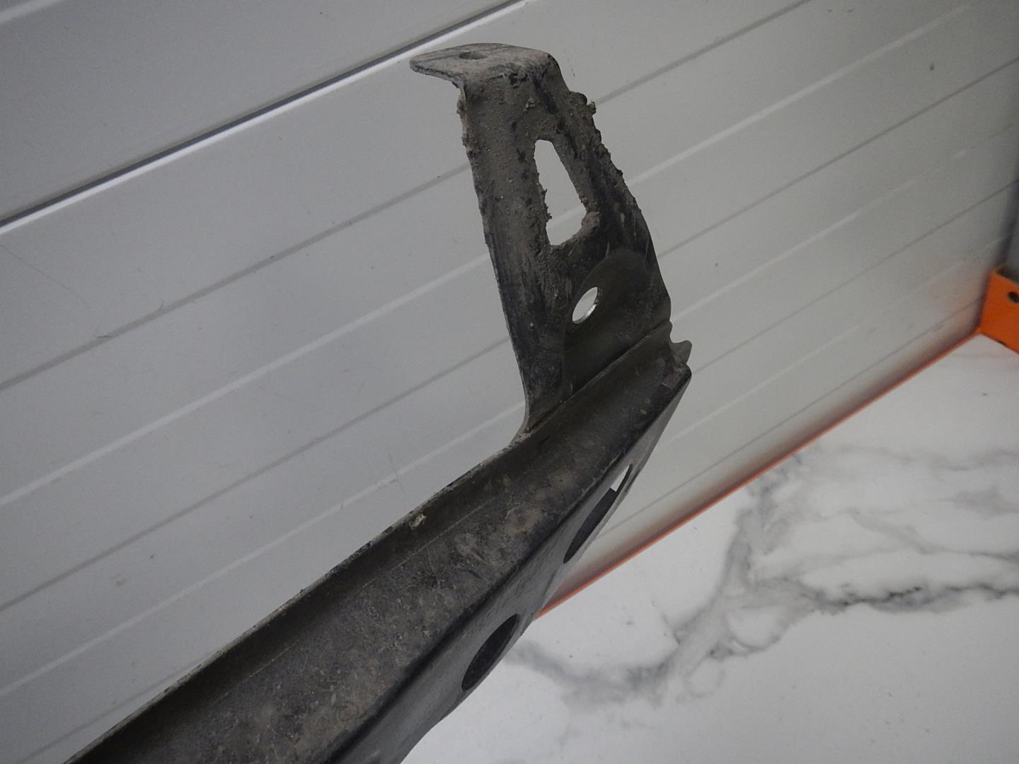 Усилитель заднего бампера