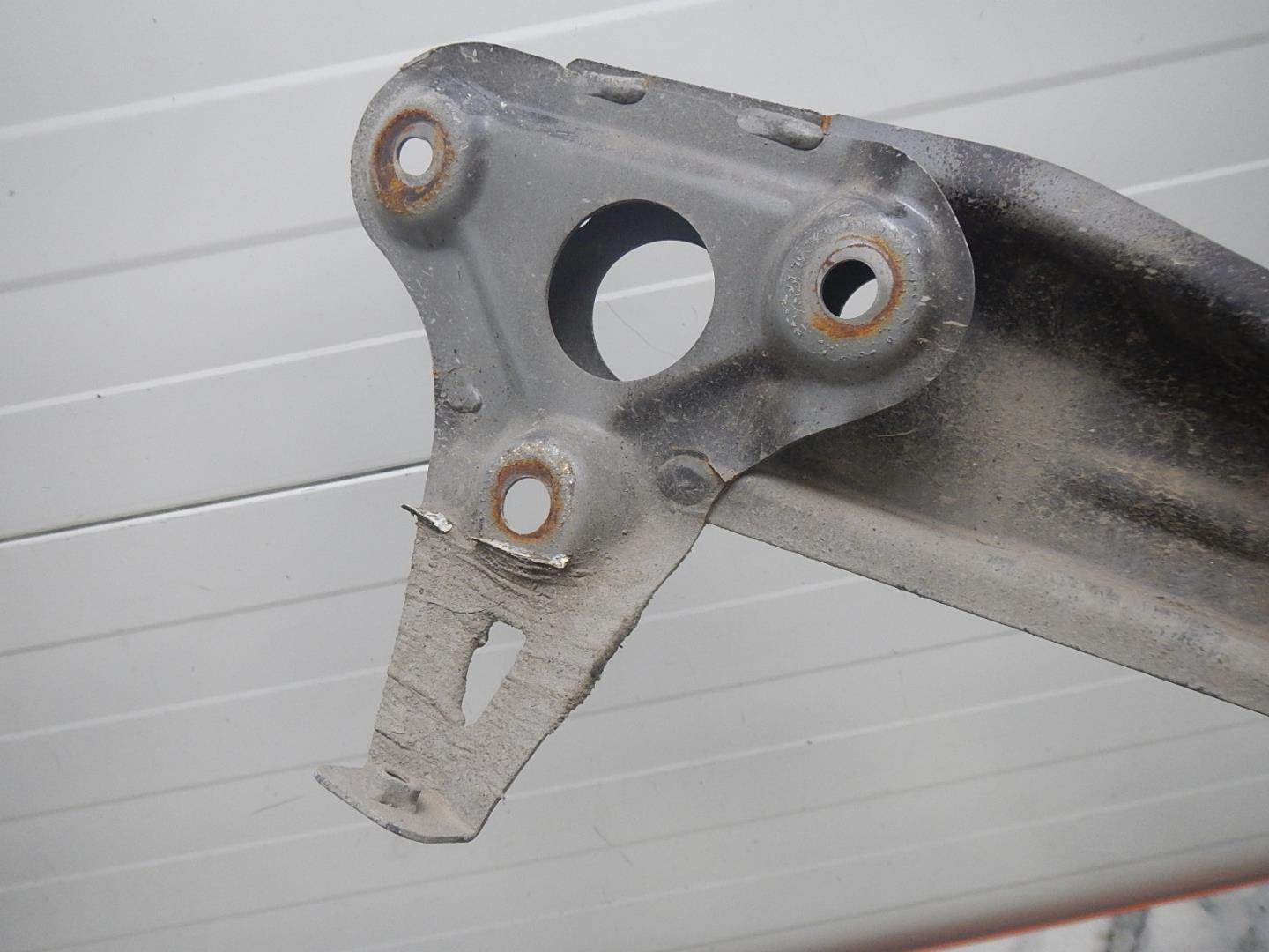 Усилитель заднего бампера