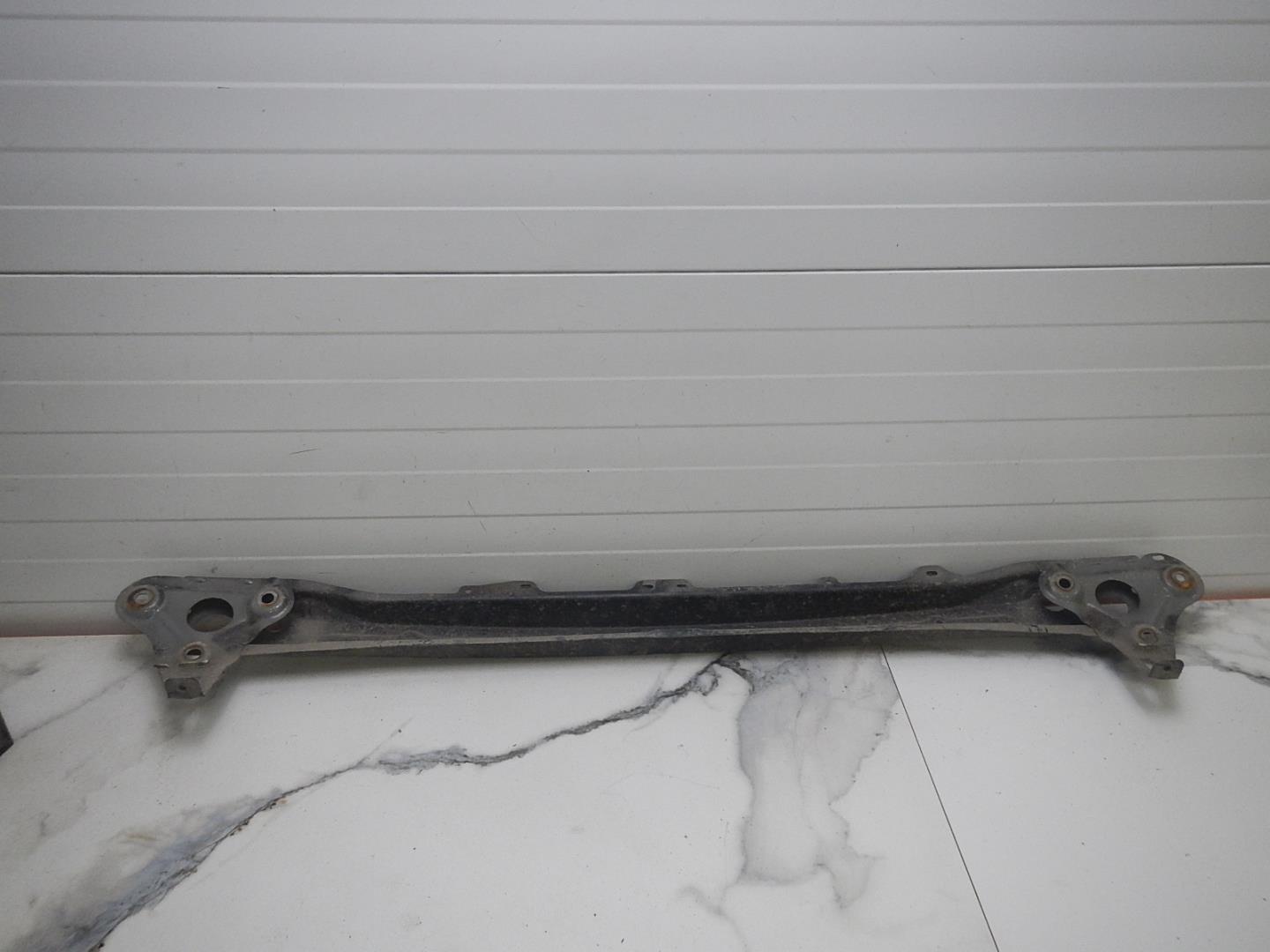 Усилитель заднего бампера