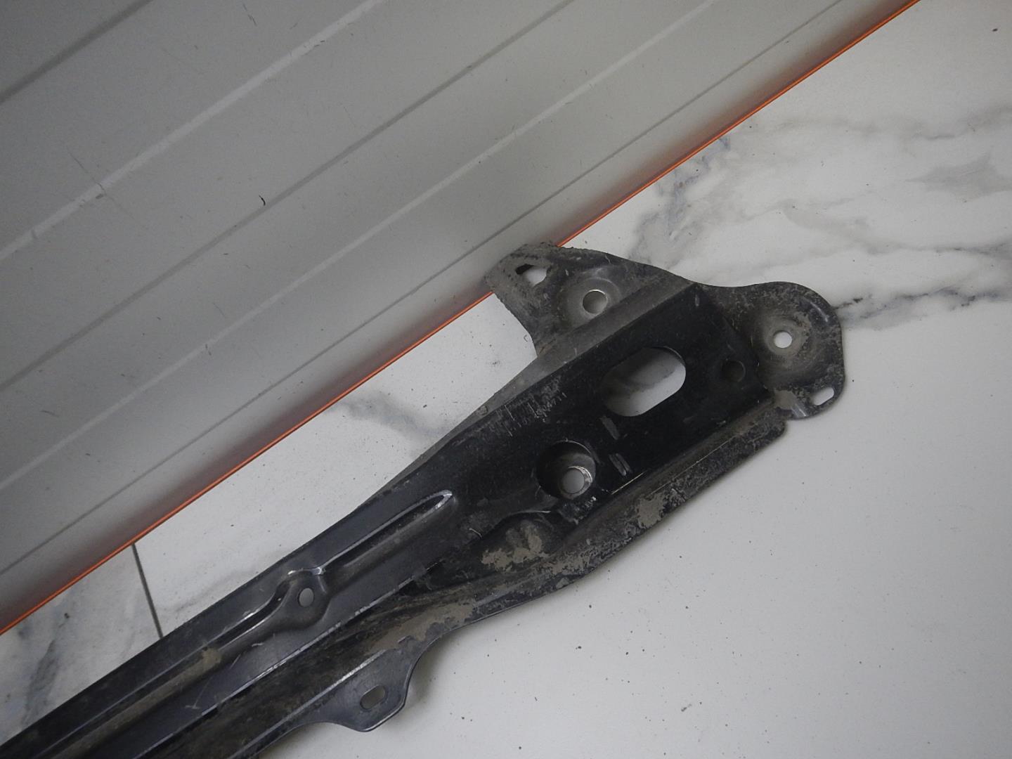 Усилитель заднего бампера