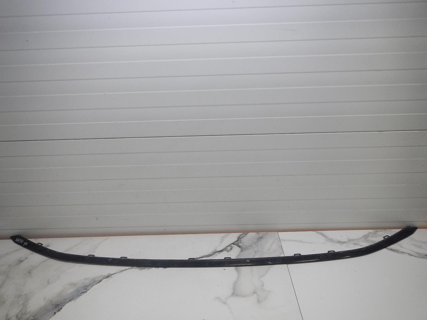 Молдинг переднего бампера