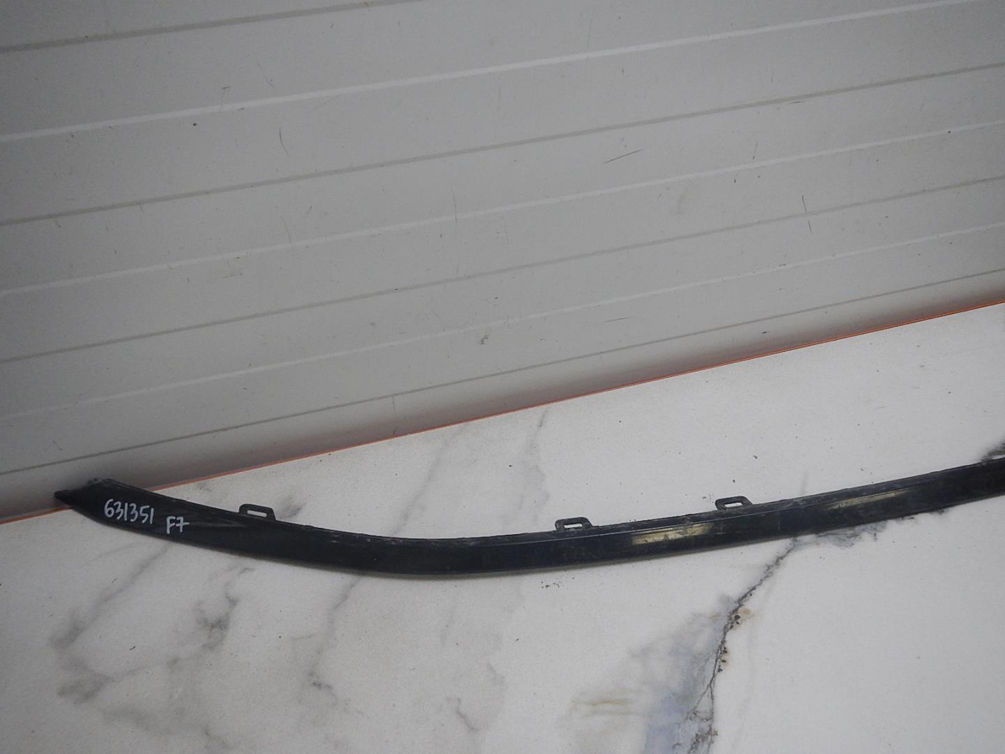 Молдинг переднего бампера