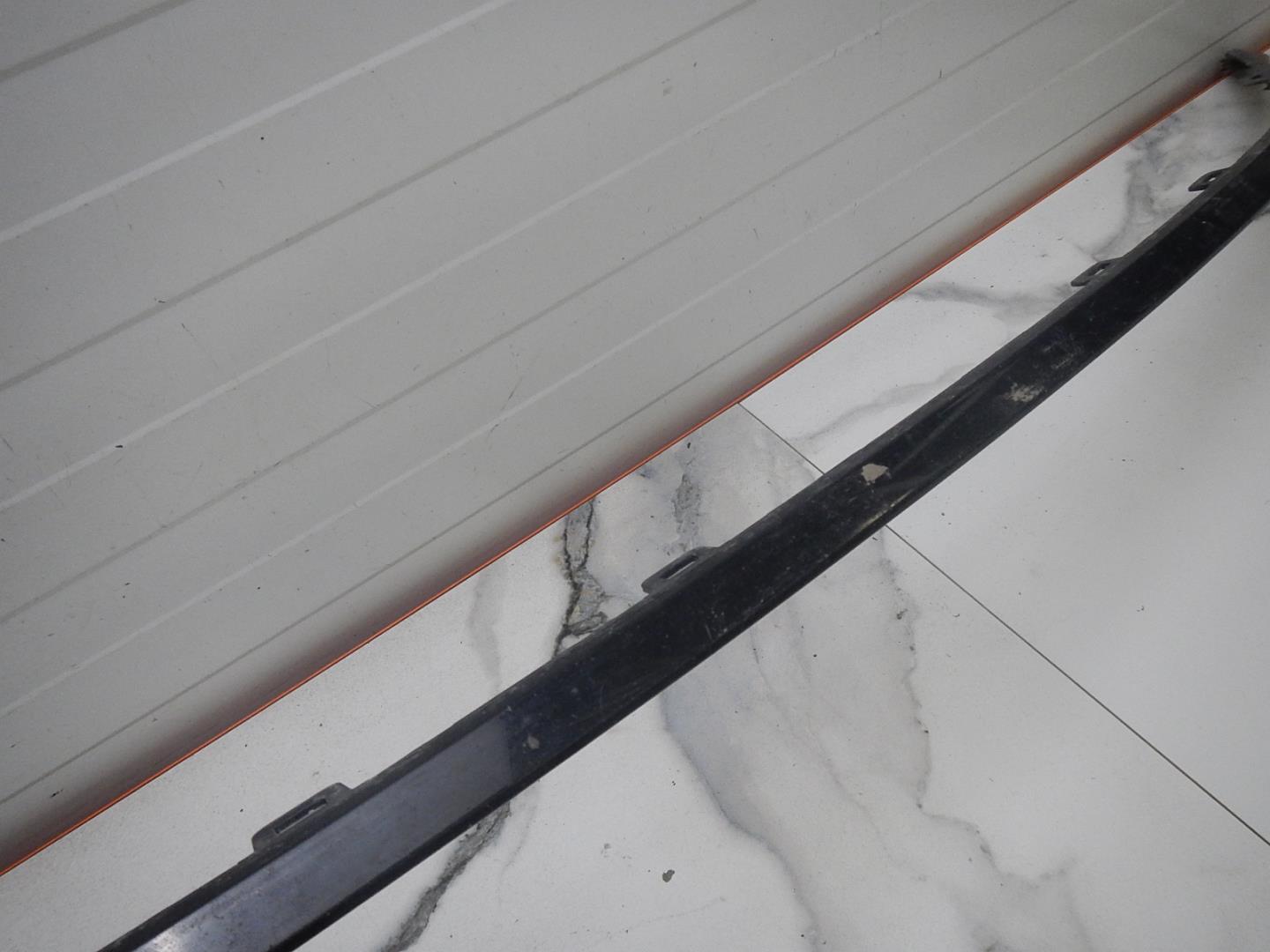 Молдинг переднего бампера