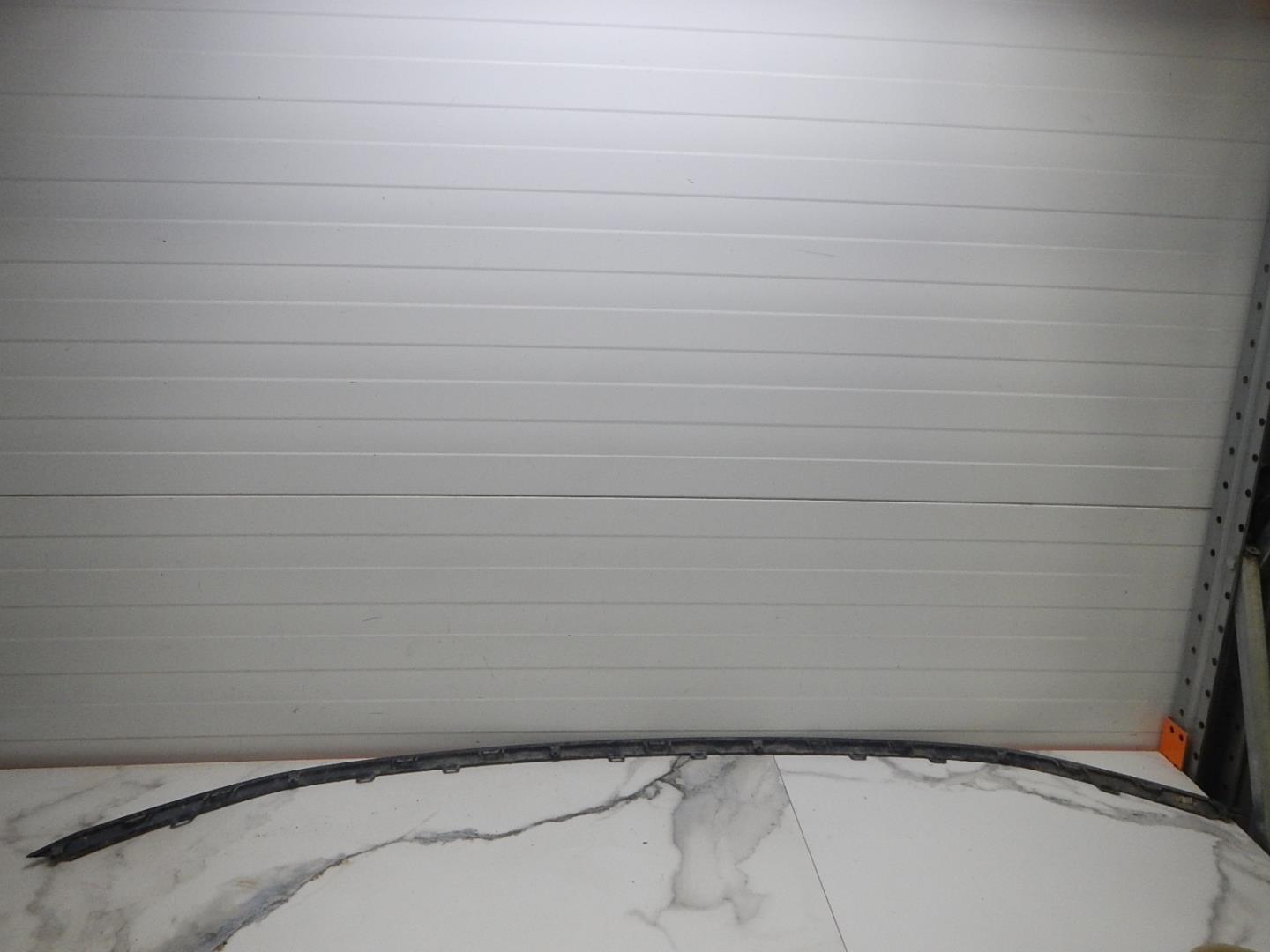 Молдинг переднего бампера